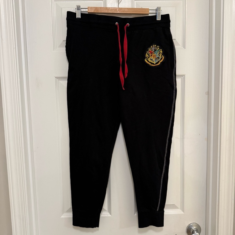 Like New Universal Studios Harry Potter Hogwarts Crest Joggers